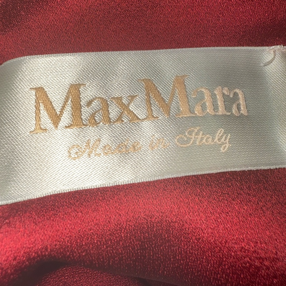 Max Mara Elegant Red Satin Gown - Picture 5 of 12